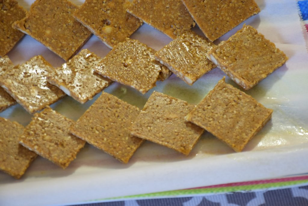 glossy chikki 